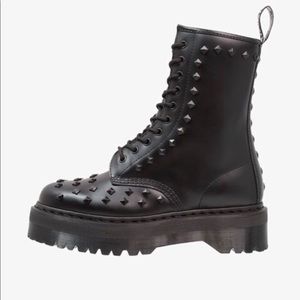 Dr. Marten 1490 stud. Size UK 5 US 7